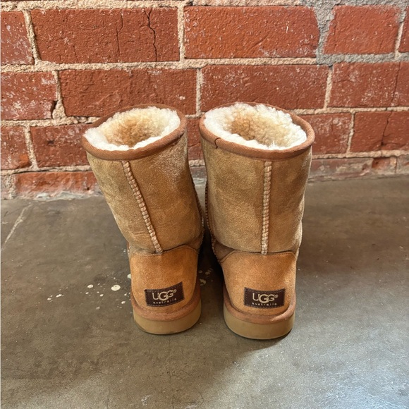 UGG Classic Short Boots Chestnut - Picture 2 of 12